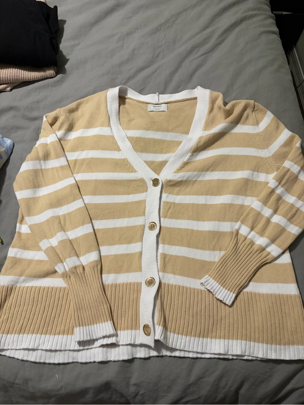 Rinascimento Cream & White Striped V‑Neck Button Cardigan